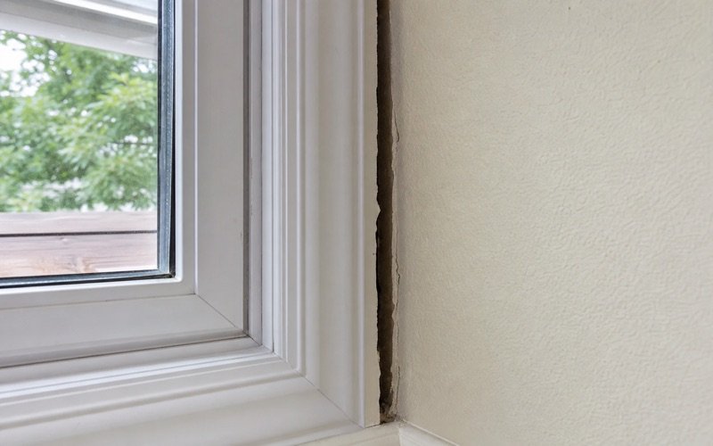 Gap opening between window frame and wall